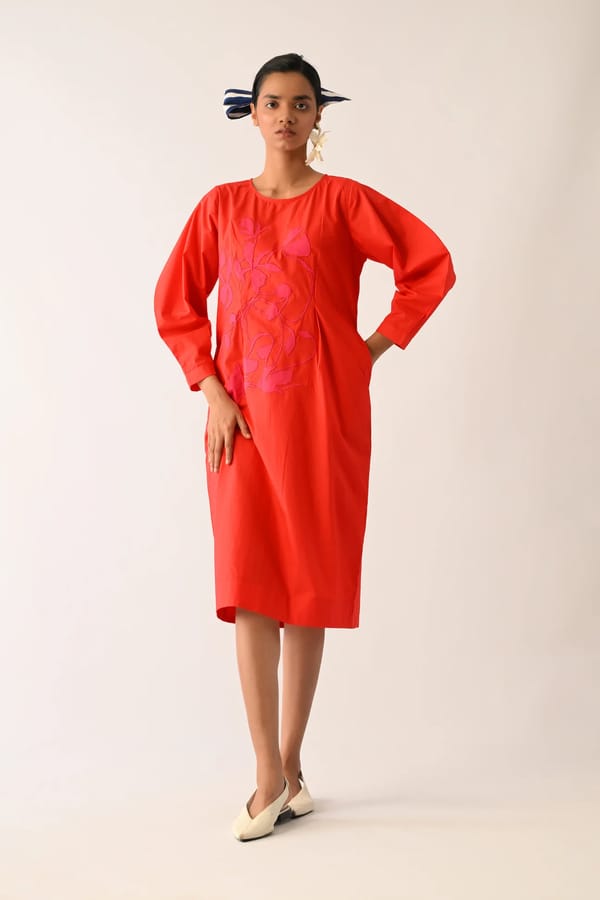 Mono Crimson Midi Gathered Applique Dress — Ofrida