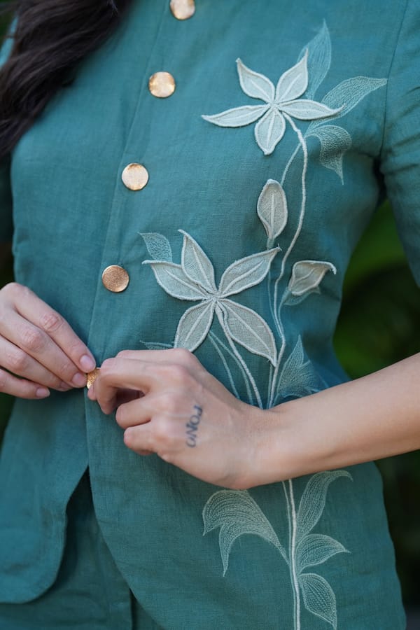 Verse Green Linen Button-Front Cutaway Jacket-Style Top — Akirah