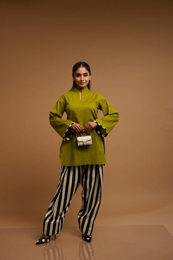 Green Straight Kurta and Farshi Salwar Set — D Mak