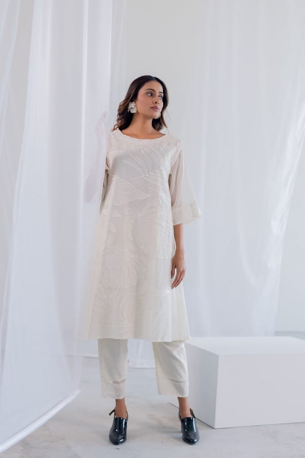 Off White Chanderi Applique Kurta Set with Pants — Silai studio