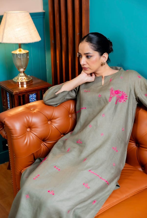 Green Linen Straight Kurta Pant Set with Pink Embroidery — SIARA WOMEN