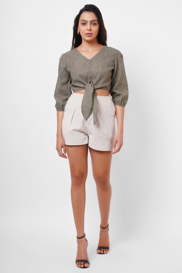 Single pleated off-white shorts — Western Era