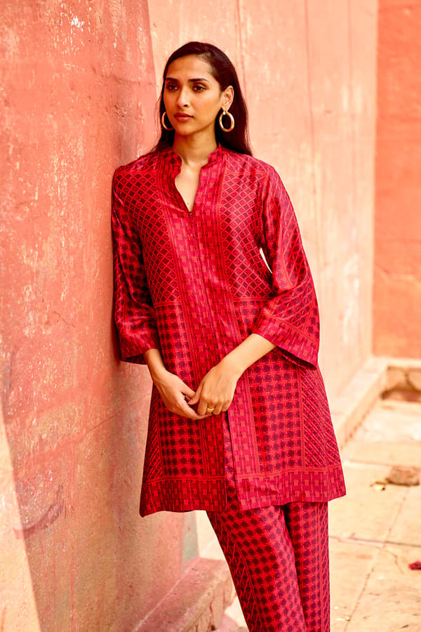 Red Rattan Print Longline Mandarin Collar Top — Dash and Dot