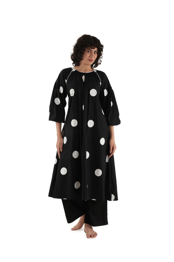 Black Biscoop Sleeve Dress With Bottom — Khat