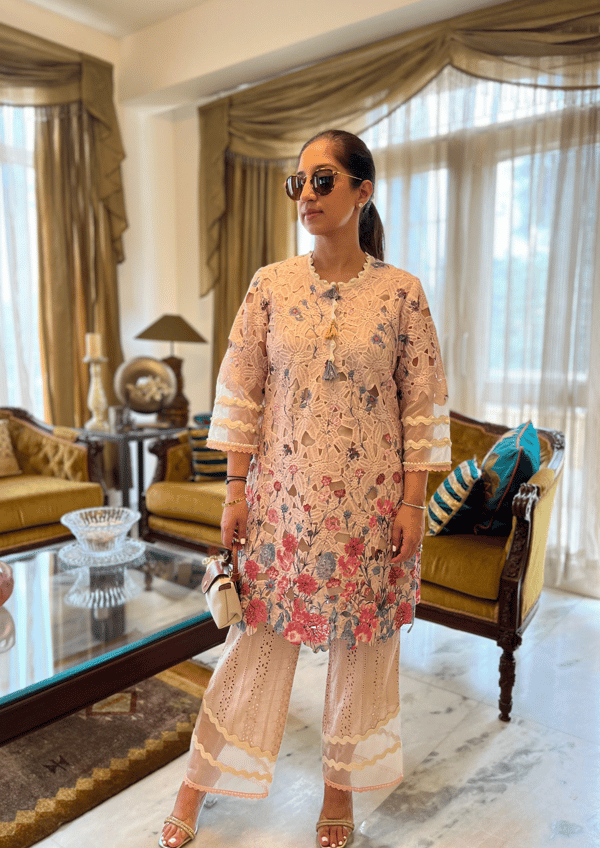 Beige Floral Cutwork Kurta Set with Straight Pants — BUMBLEBEE