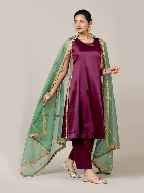 Gulnaaz Tyohaar Kurta Set — BINKS