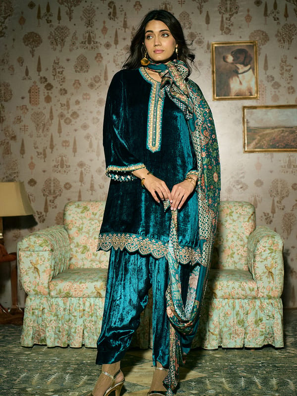 Teal Velvet Straight Kurta Set with Bell Sleeves — SAUNDH