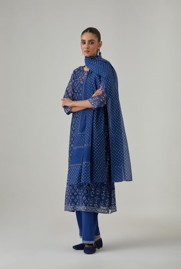 Straight Kurta With Small Flower Side Kalis — Upavita