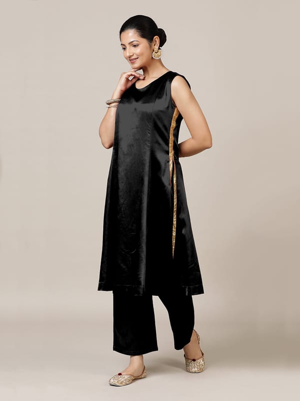 Gulnaaz Tyohaar Kurta Set — BINKS