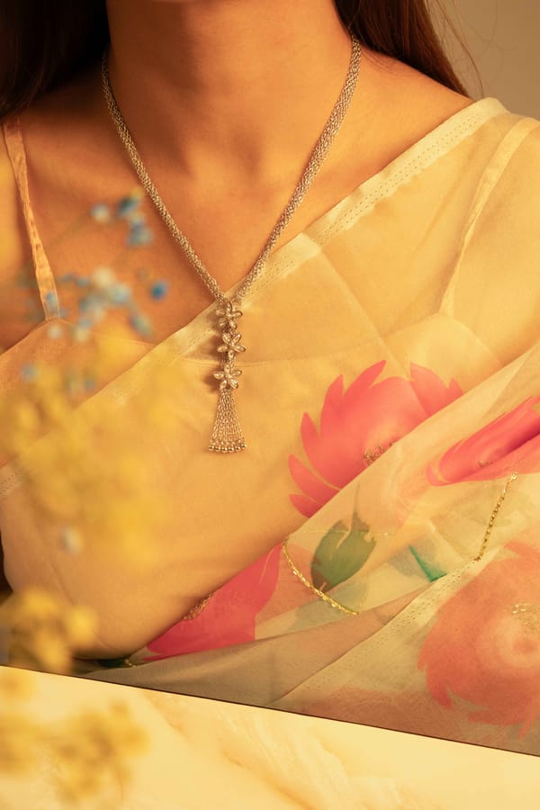 Essence Kundan Flower Sequence Chain Cluster Necklace — Shyle