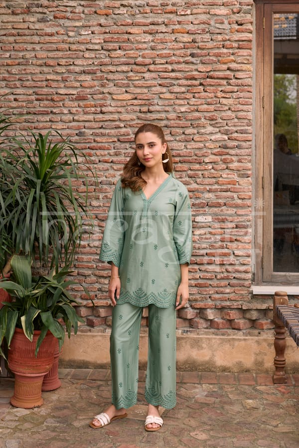 Green Cotton Embroidered Kurta and Pants Co-ord Set — NARAYANI VASTRA