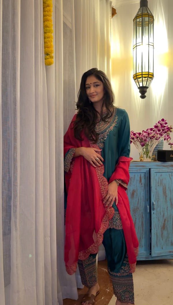 Bottle Green Embroidered Kurta Set with Contrast Dupatta — INCHING INDIA