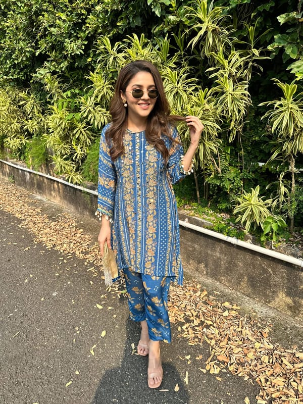 Blue Bandhani Print Kaftan Kurta Set with Straight Pants — BUMBLEBEE