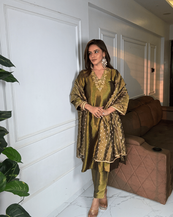 Black Chevron Tissue Kurta Set with Embroidered V-Neck — Nero India