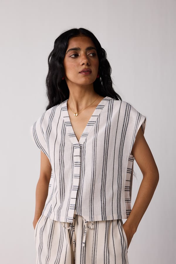 Relaxed V-neck Top in Stripes — REISTOR
