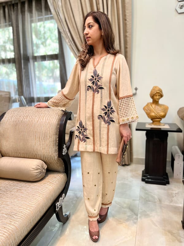 Amaya Linen Kurta Set — BUMBLEBEE