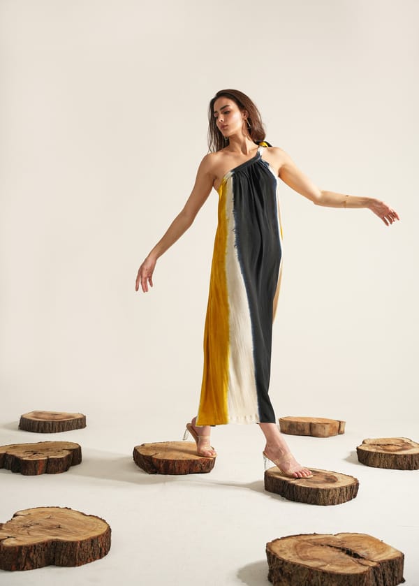 Larisa Dress — DORABI