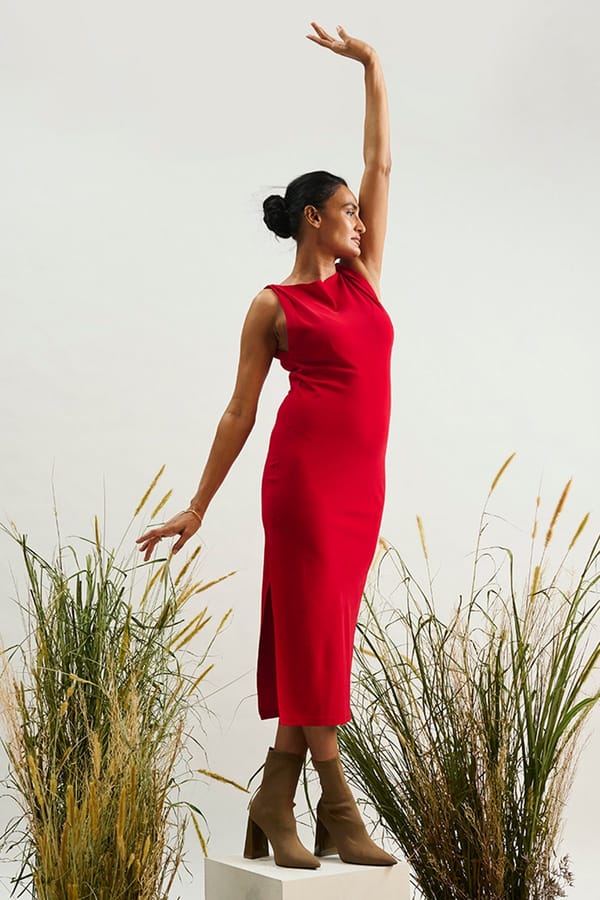 Red Crepe Sleeveless Boat Neck Midi Dress — Unrush