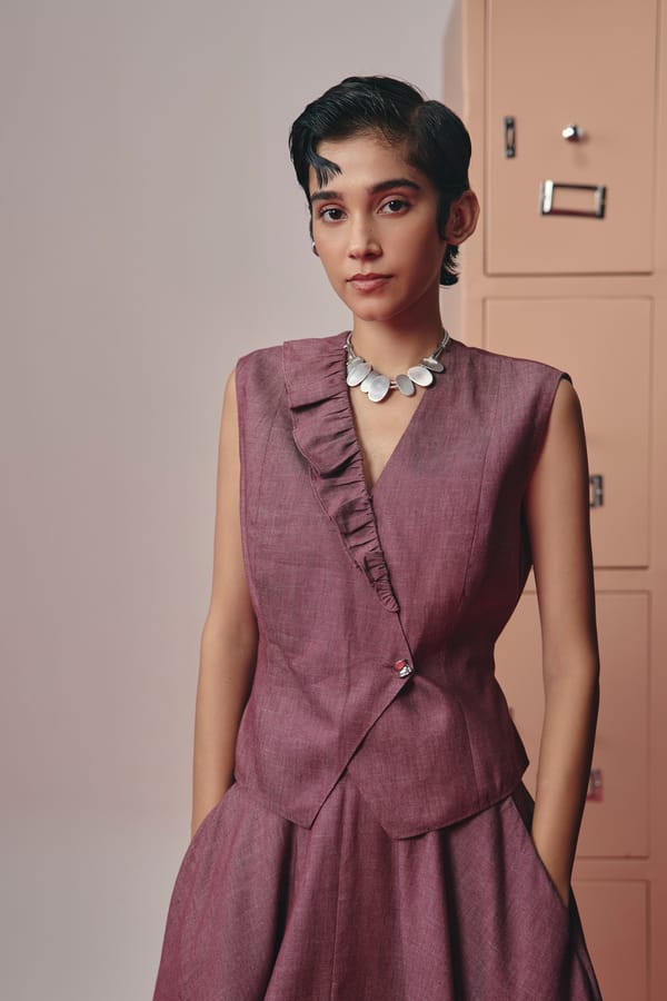 Elara waistcoat — Dialogue