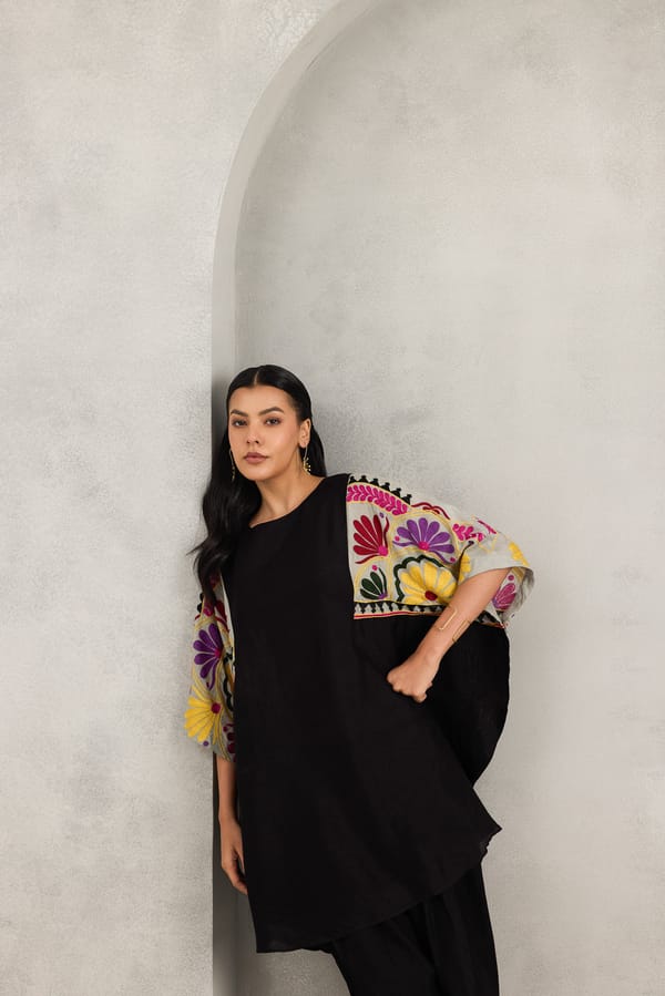 Black Caetlyn Shirt — Chique
