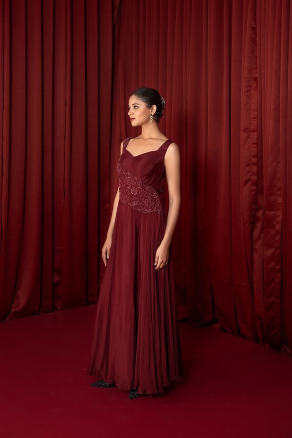 Maroon Chiffon Maxi Gown with Sweetheart Neckline — QUNIC