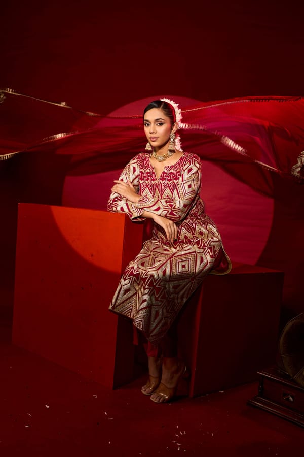 Red Geometric Embroidered Kurta Set with Dupatta — TASUVURE