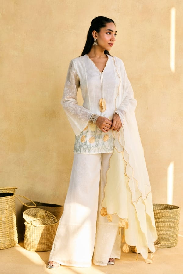 Isharaiya Tulip Embroidered White Kurta Set — Lea Clothing