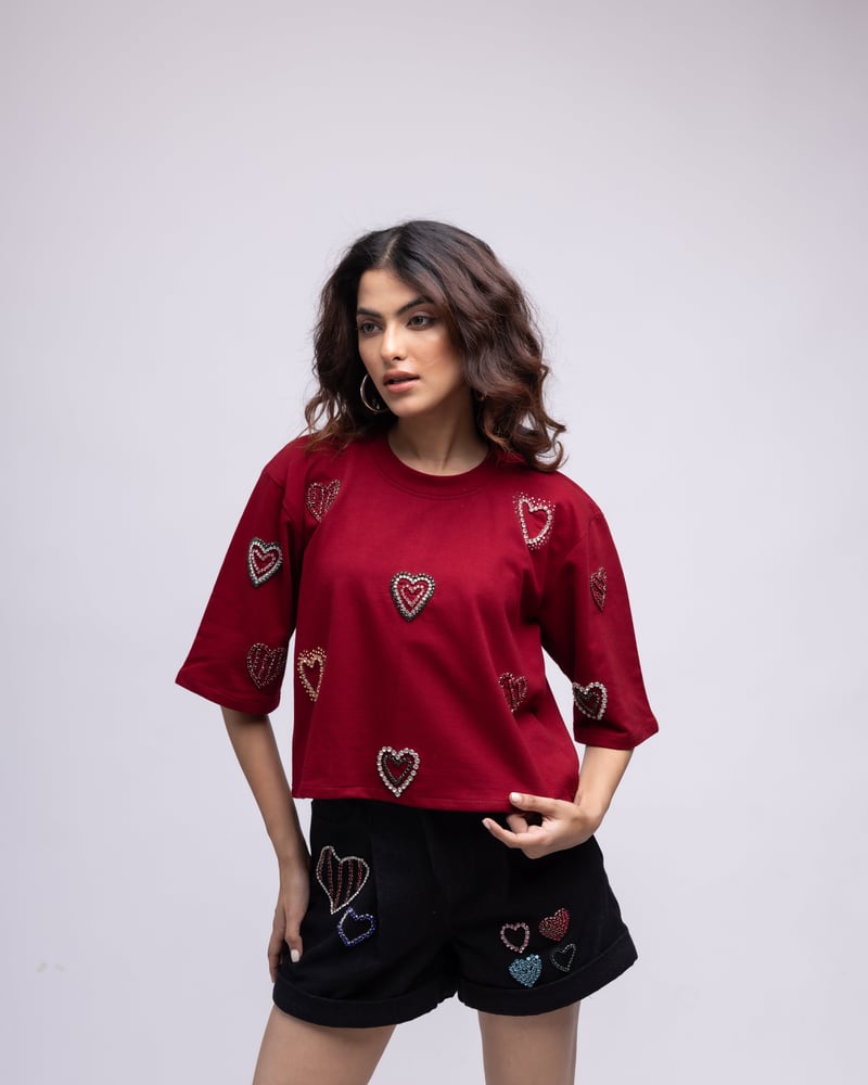 Maroon Cropped T-Shirt with Rhinestone Heart Embellishment