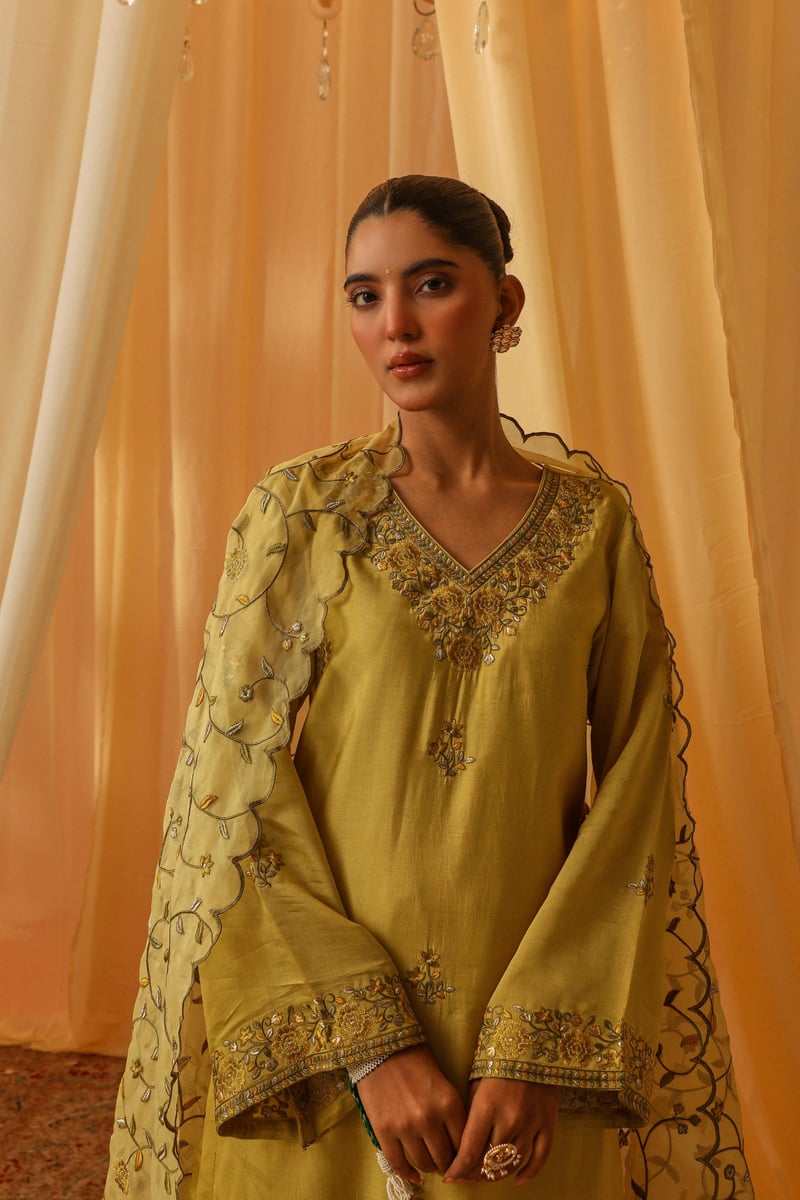 Yellow Chanderi Embroidered Kurta Set With Organza Dupatta