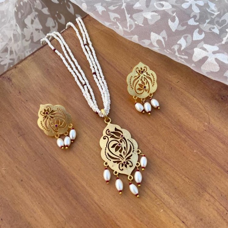 Leela Pendent Set