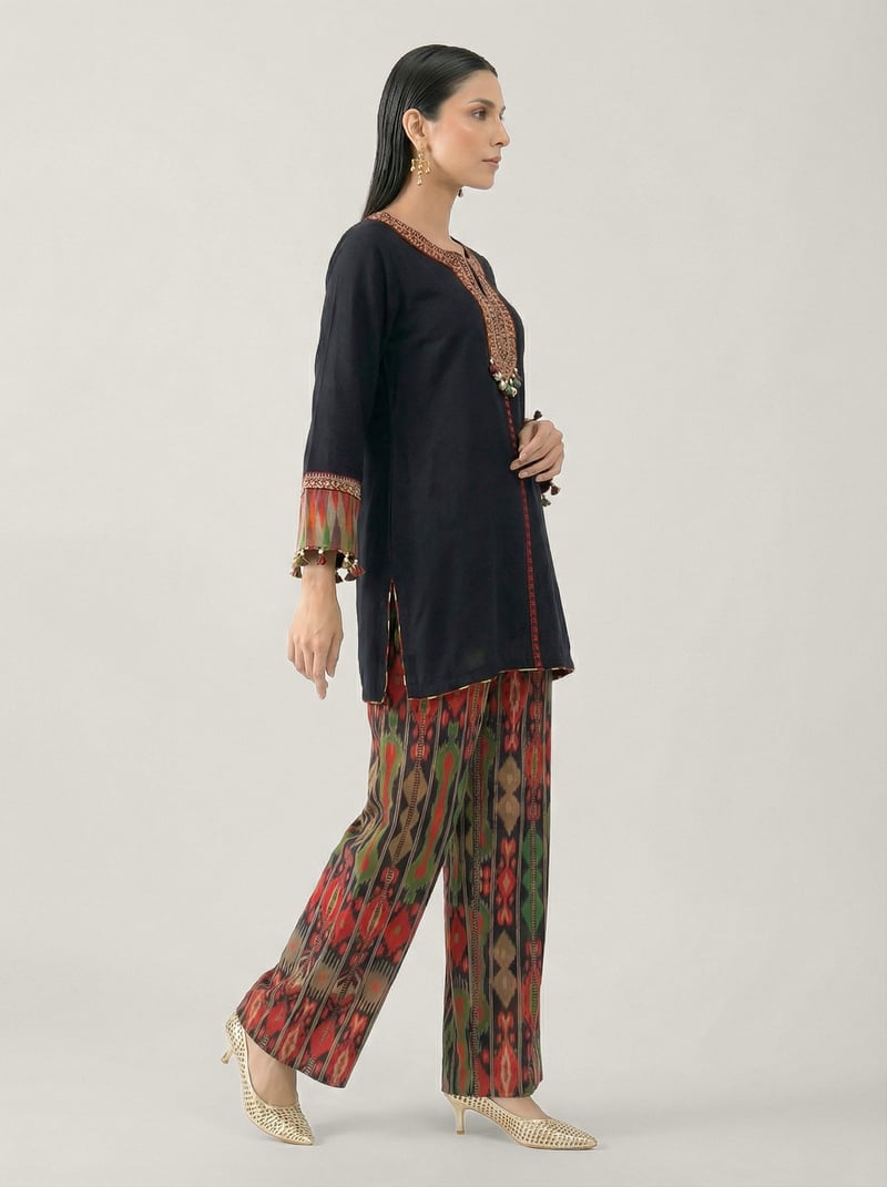 Black Straight Kurta and Printed Wide-Leg Pants Co-ord Set