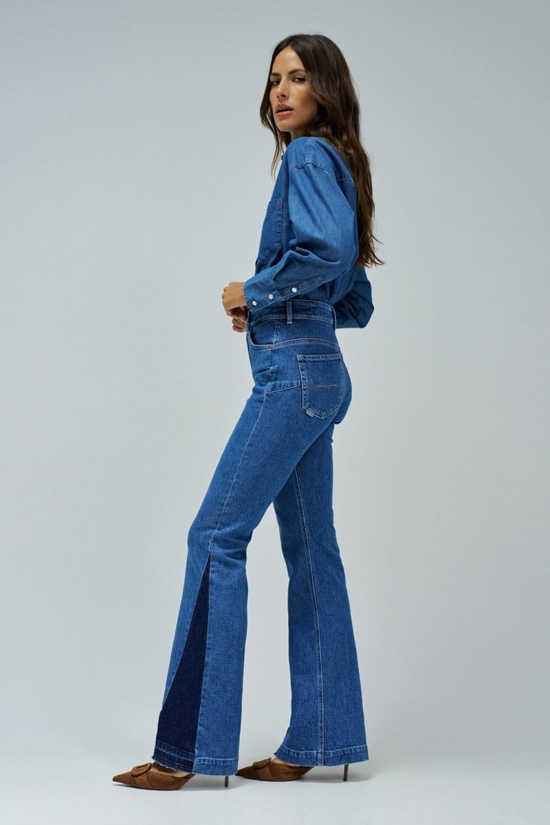 Blue High-Waist Flared Jeans with Zip and Button Closure