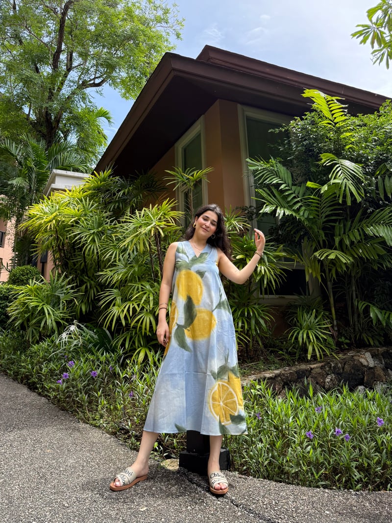 Blue Lemon Print Sleeveless V-Neck Midi Dress with Pockets