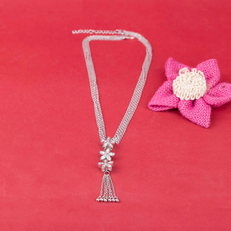 Essence Kundan Flower Sequence Chain Cluster Necklace