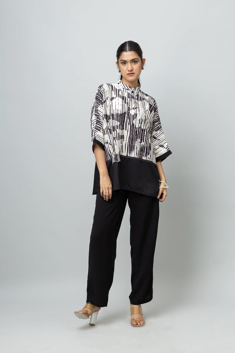 Black/White Abstract Print Oversized Blouse