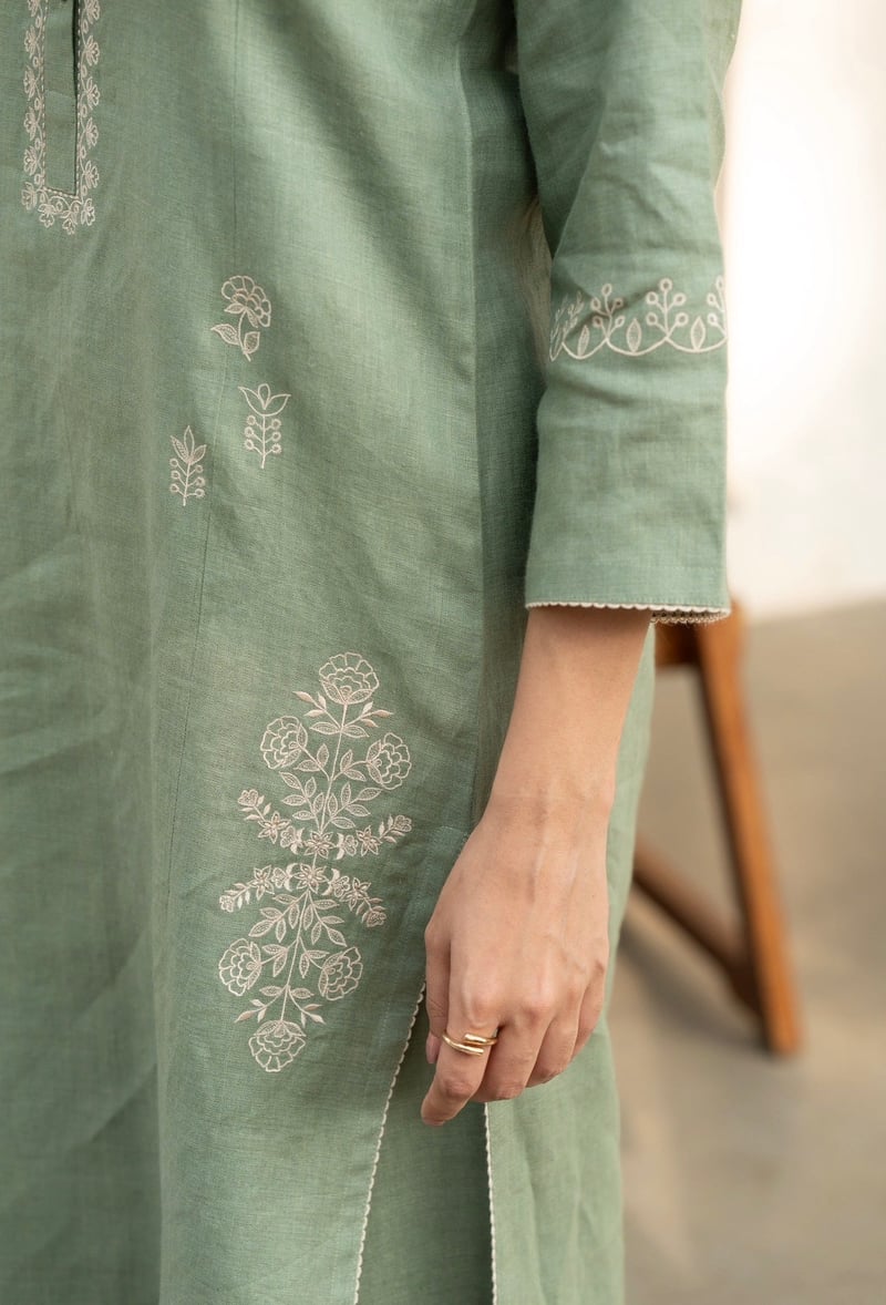 Green Linen Kurta and Pant Set with Embroidery
