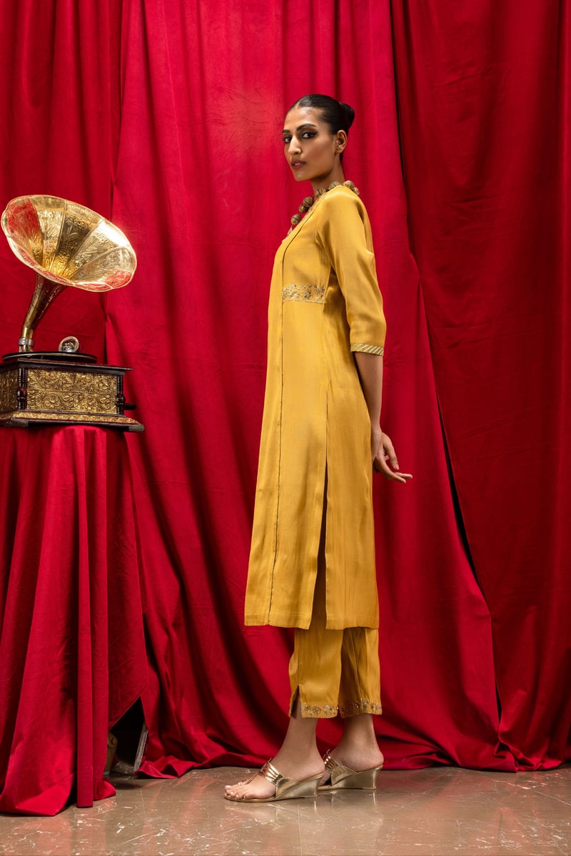 Suhani Tissue Handcrafted Kurta Set