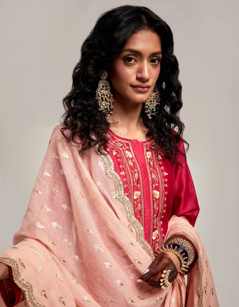 Zari Motifs Dupatta With Lace