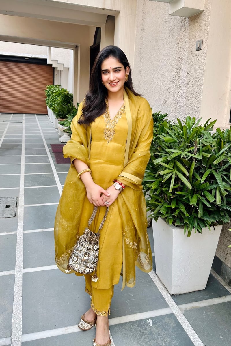 Suhani Tissue Handcrafted Kurta Set