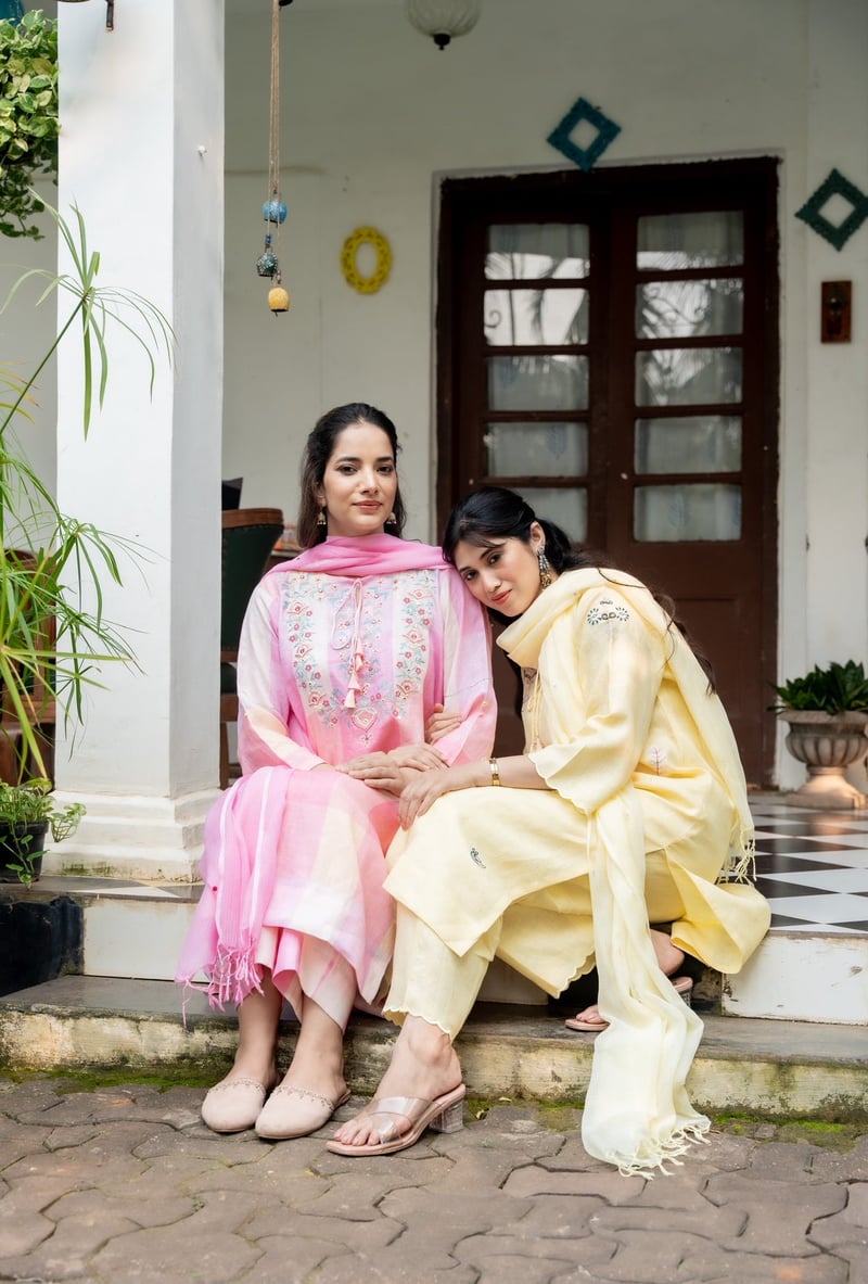 Pink Linen Checked Kurta Set with Embroidered Yoke