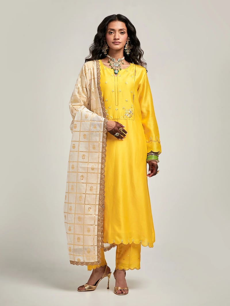 Zari Motifs Dupatta With Lace