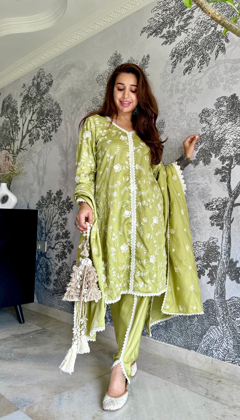 Green Cotton Embroidered Kurta Set with Lace Trim