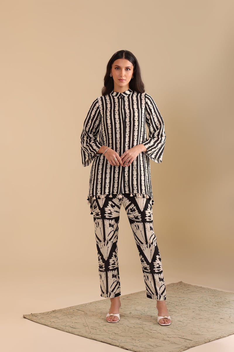 Black And White Naqsh Embellished Co-Ort Set