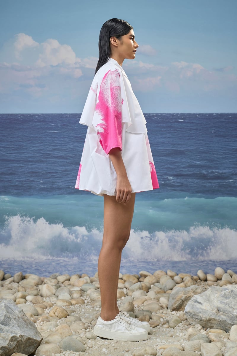 Oversized Abstract Graphic Shirt in White and Pink