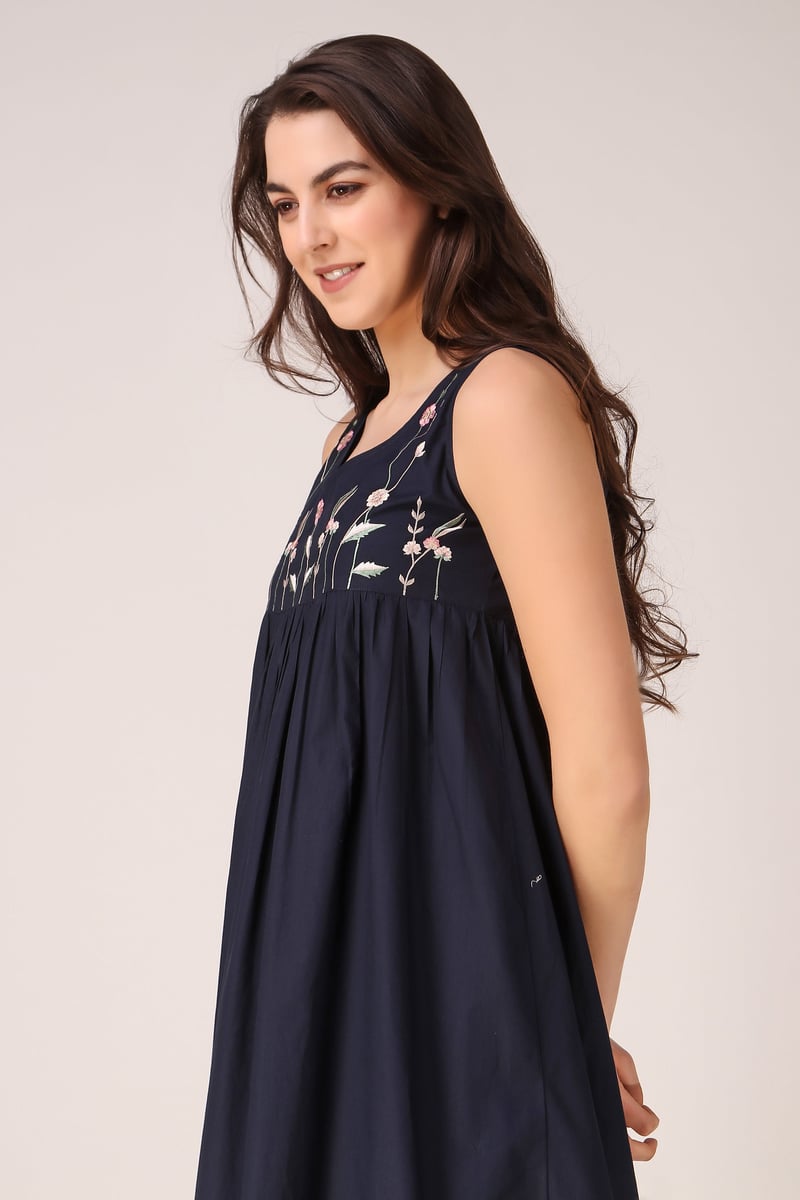 Ava, Dress