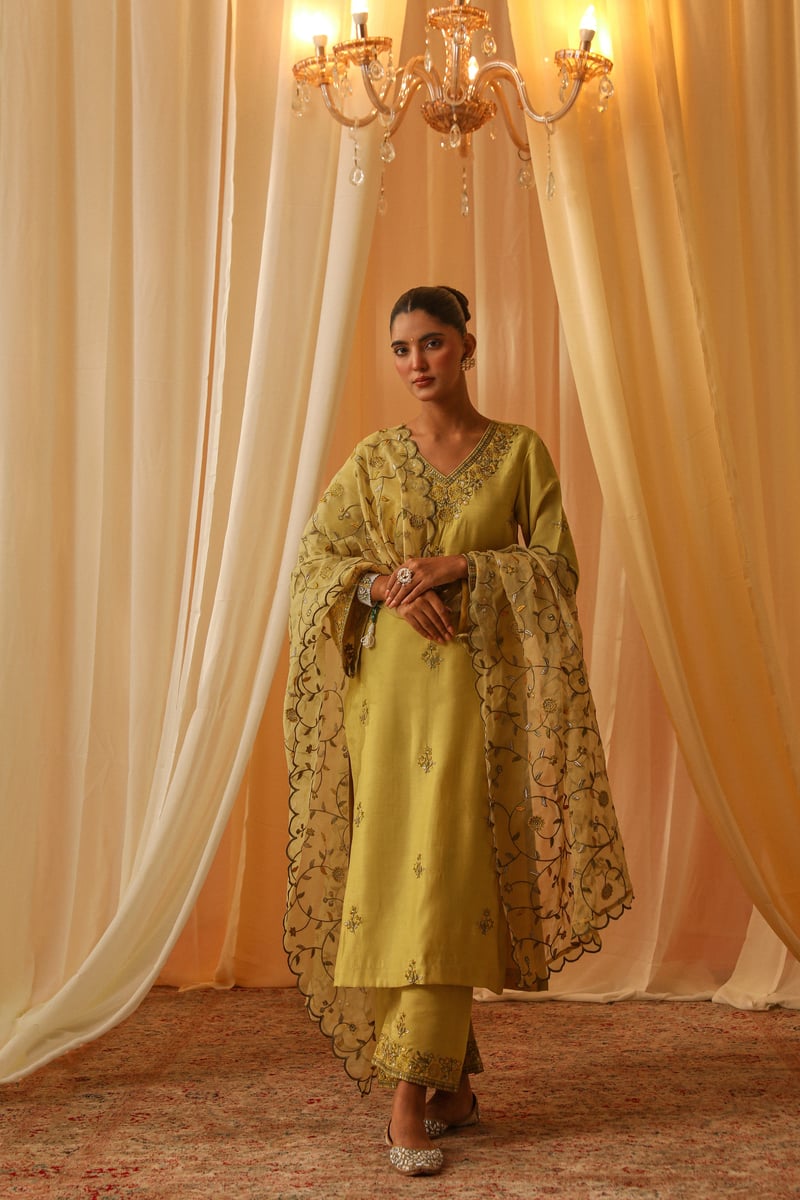 Yellow Chanderi Embroidered Kurta Set With Organza Dupatta