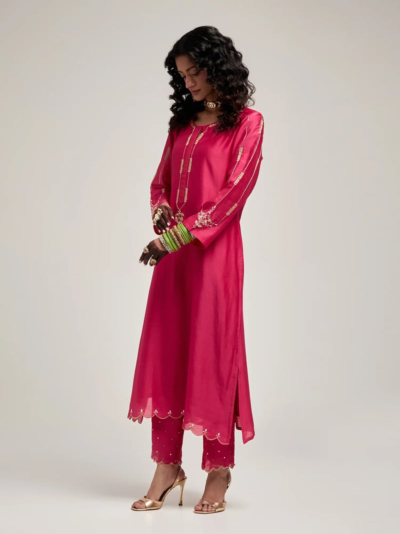 Fuchsia Silk Chanderi Embroidered Scalloped-Hem Kurta