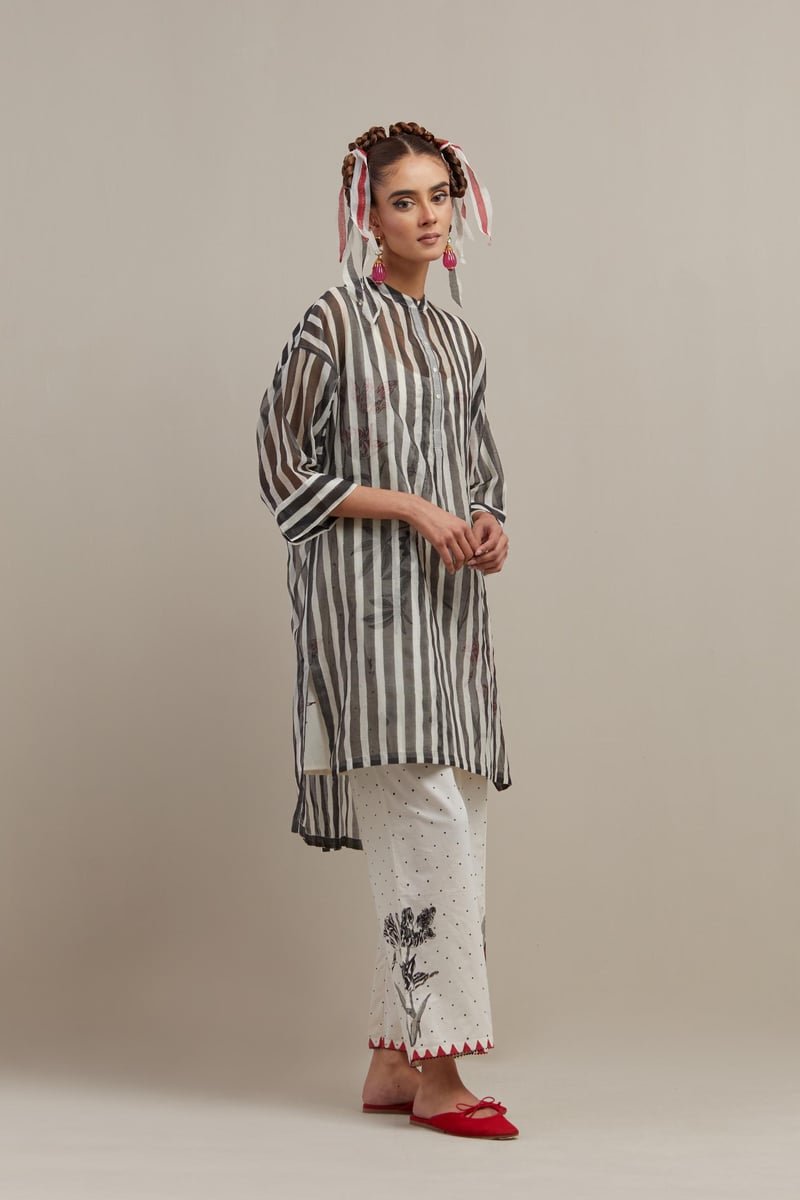 Black & Off-White Kurta With Straight Pants