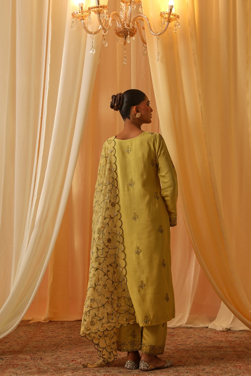 Yellow Chanderi Embroidered Kurta Set With Organza Dupatta