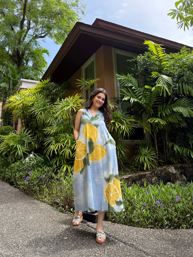 Blue Lemon Print Sleeveless V-Neck Midi Dress with Pockets
